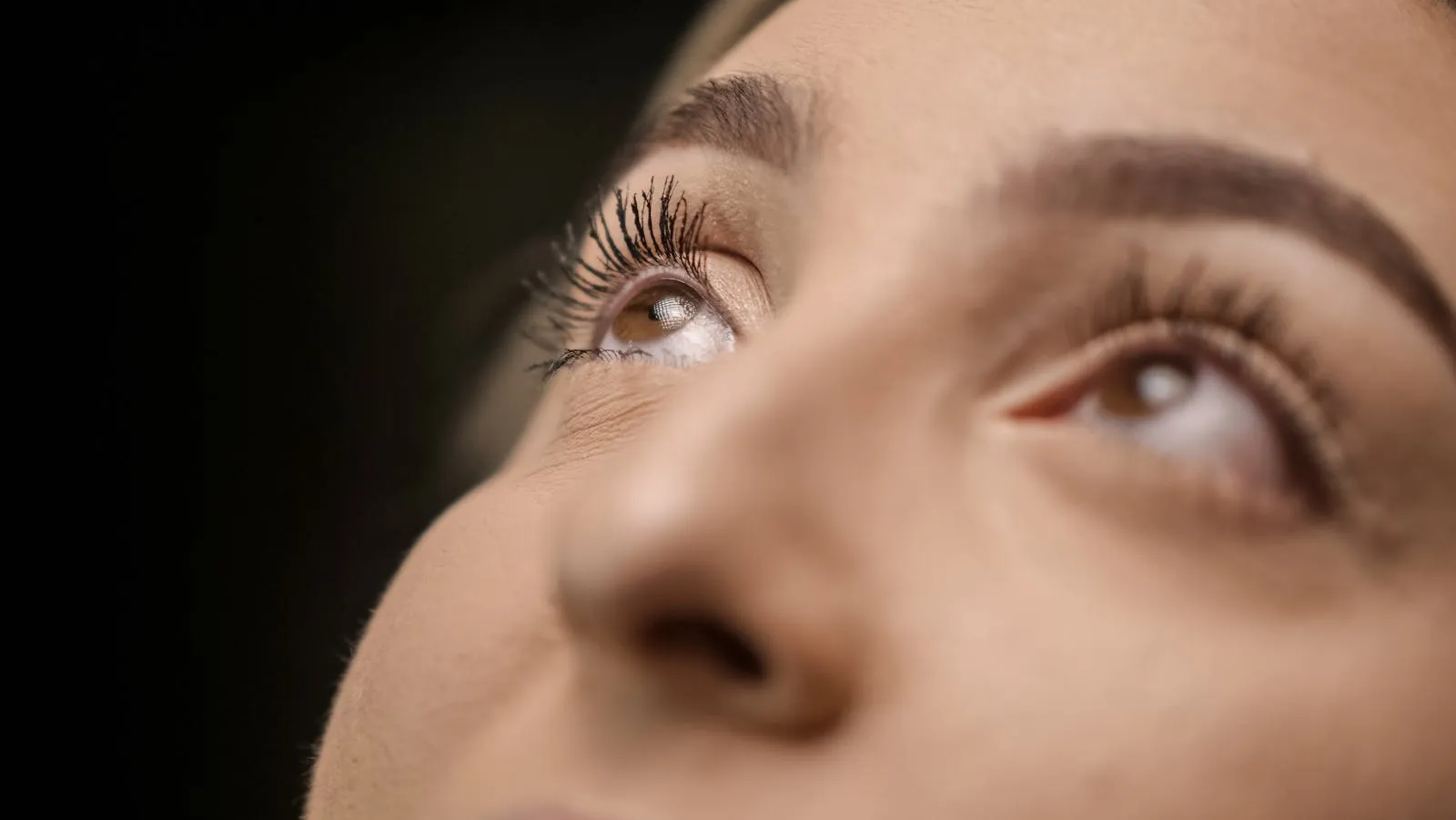 Natural curled lashes from a professional lash lift